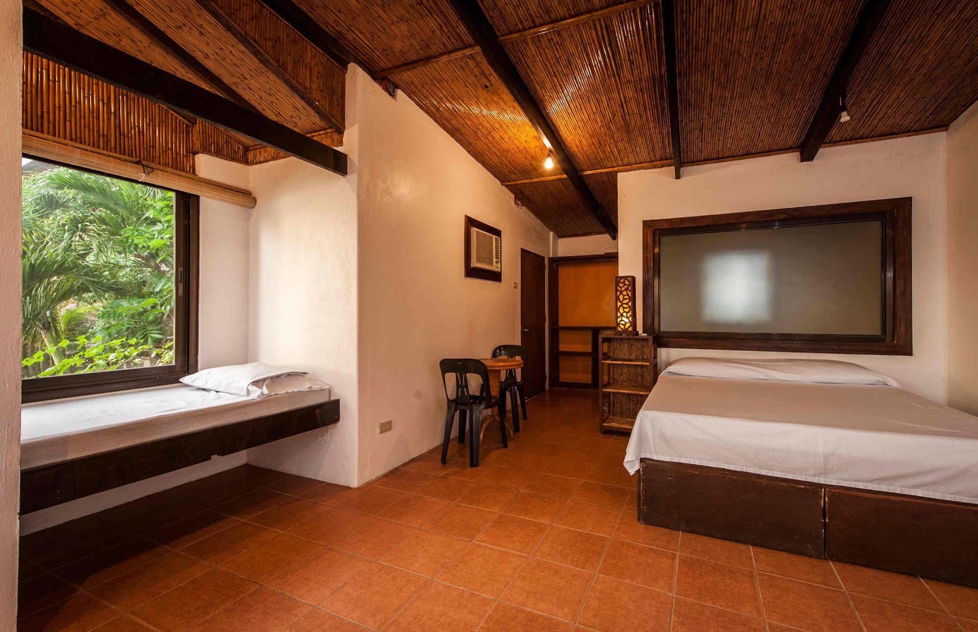 Hotel Planet Dive Mabini  Esterno foto